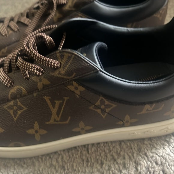 Louis Vuitton brown shoe - Picture 3 of 3